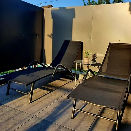 House With Two Aprtments Together, Up To 9 Persons Apartment *