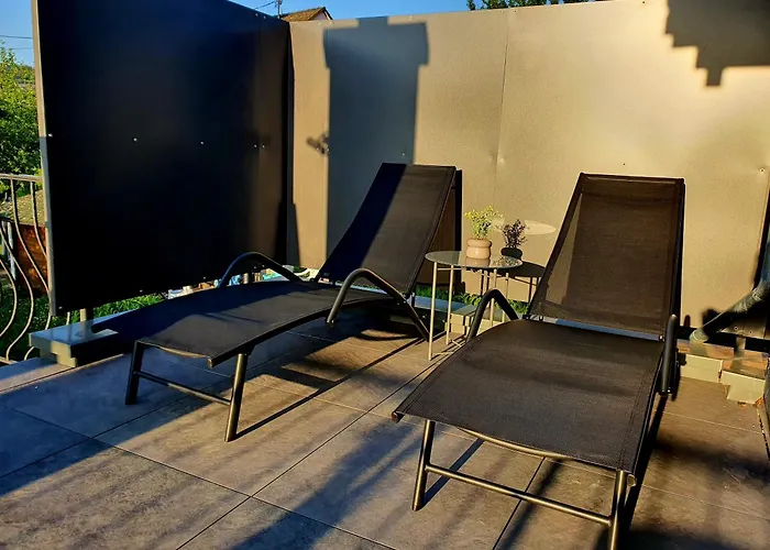 House With Two Aprtments Together, Up To 9 Persons 公寓 *