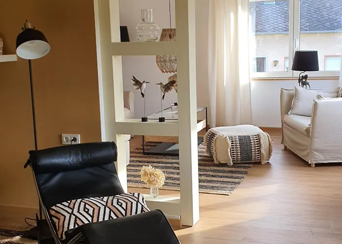 House With Two Aprtments Together, Up To 9 Persons 公寓 *