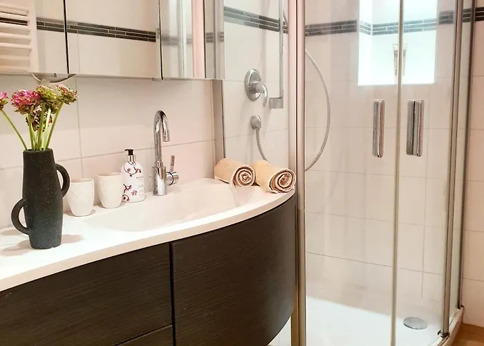 House With Two Aprtments Together, Up To 9 Persons * 米尔海姆