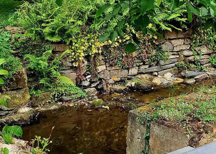 House With Two Aprtments Together, Up To 9 Persons 公寓 *