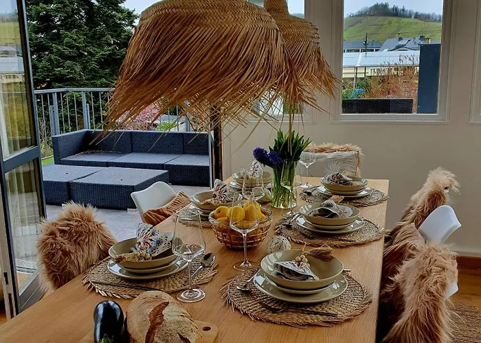 House With Two Aprtments Together, Up To 9 Persons 公寓 *