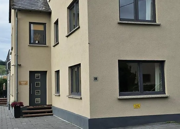 House With Two Aprtments Together, Up To 9 Persons 公寓