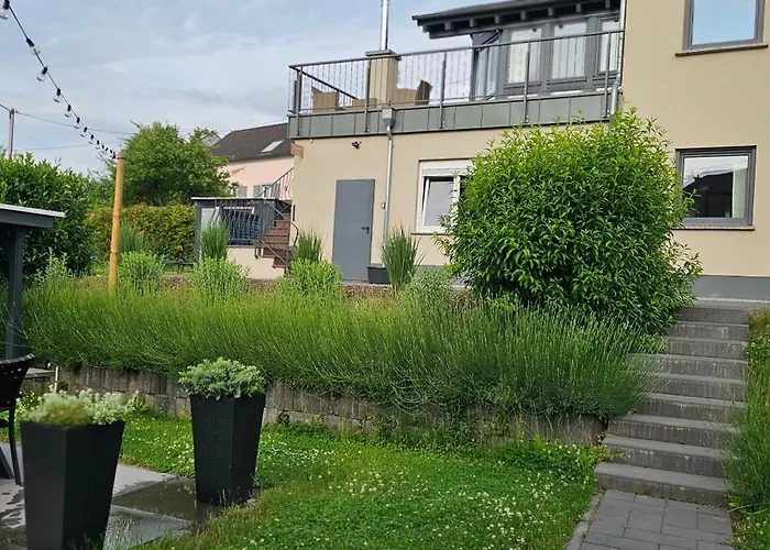 House With Two Aprtments Together, Up To 9 Persons 公寓 *